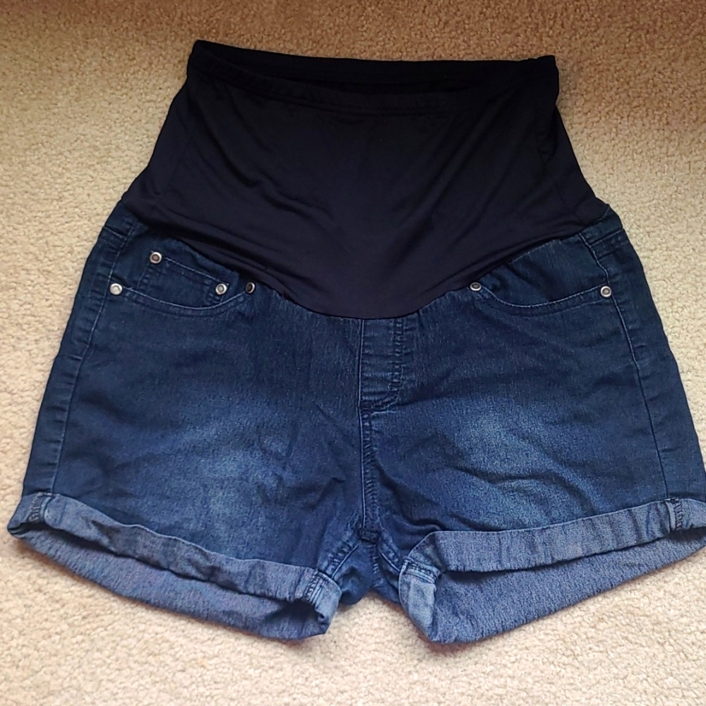 Maternity shorts